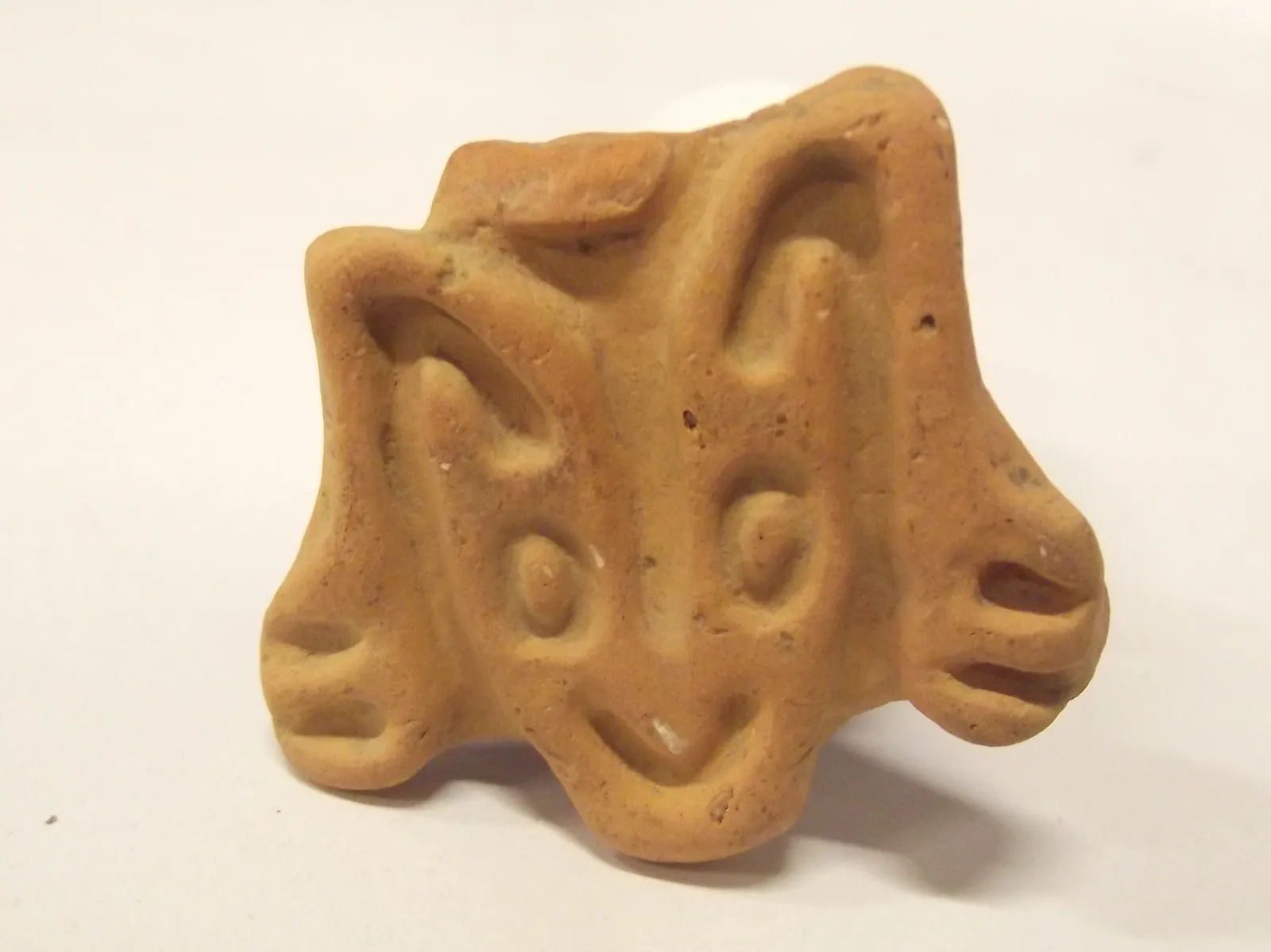 Sello de barro cocido