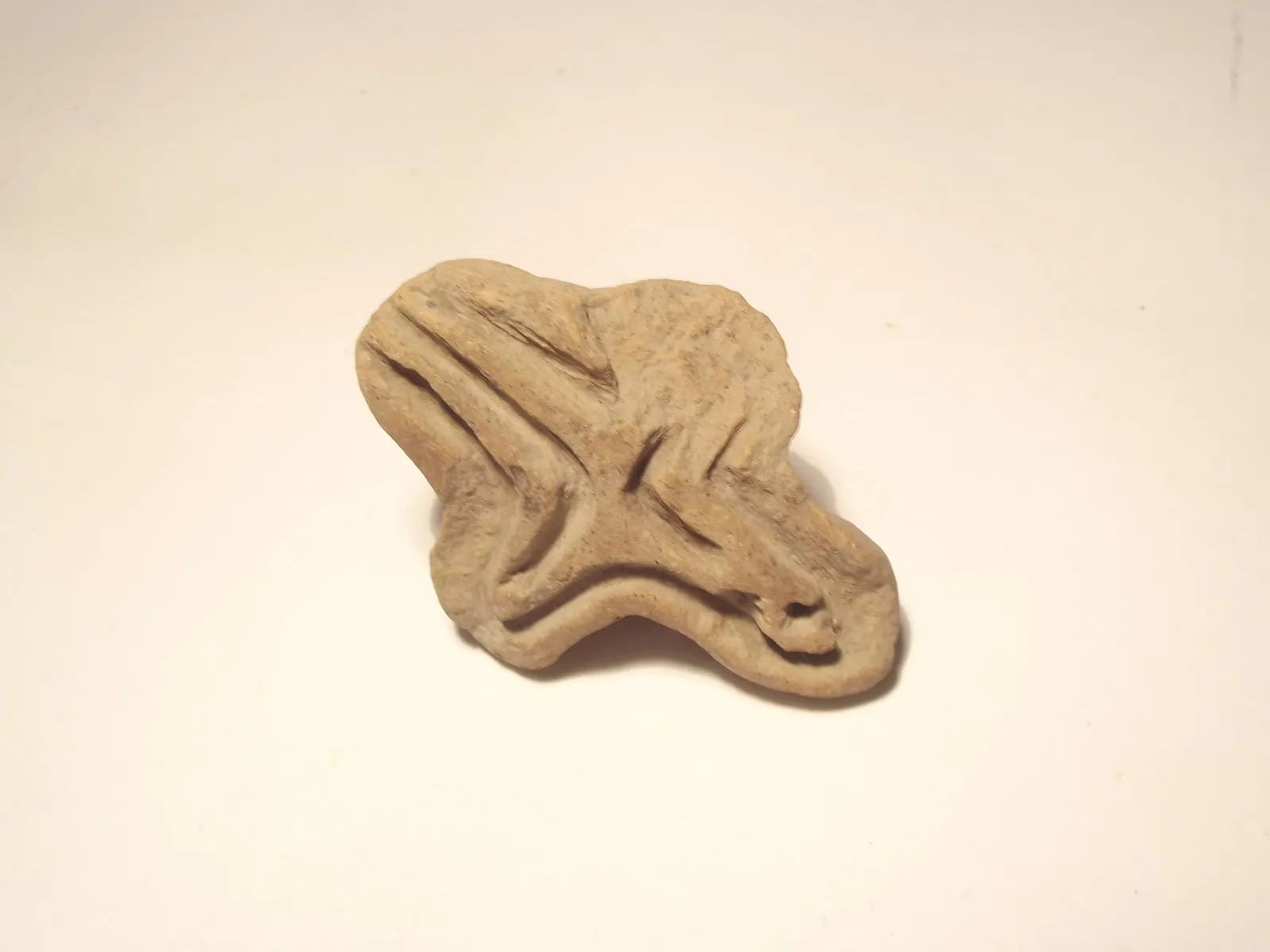 Sello de barro cocido