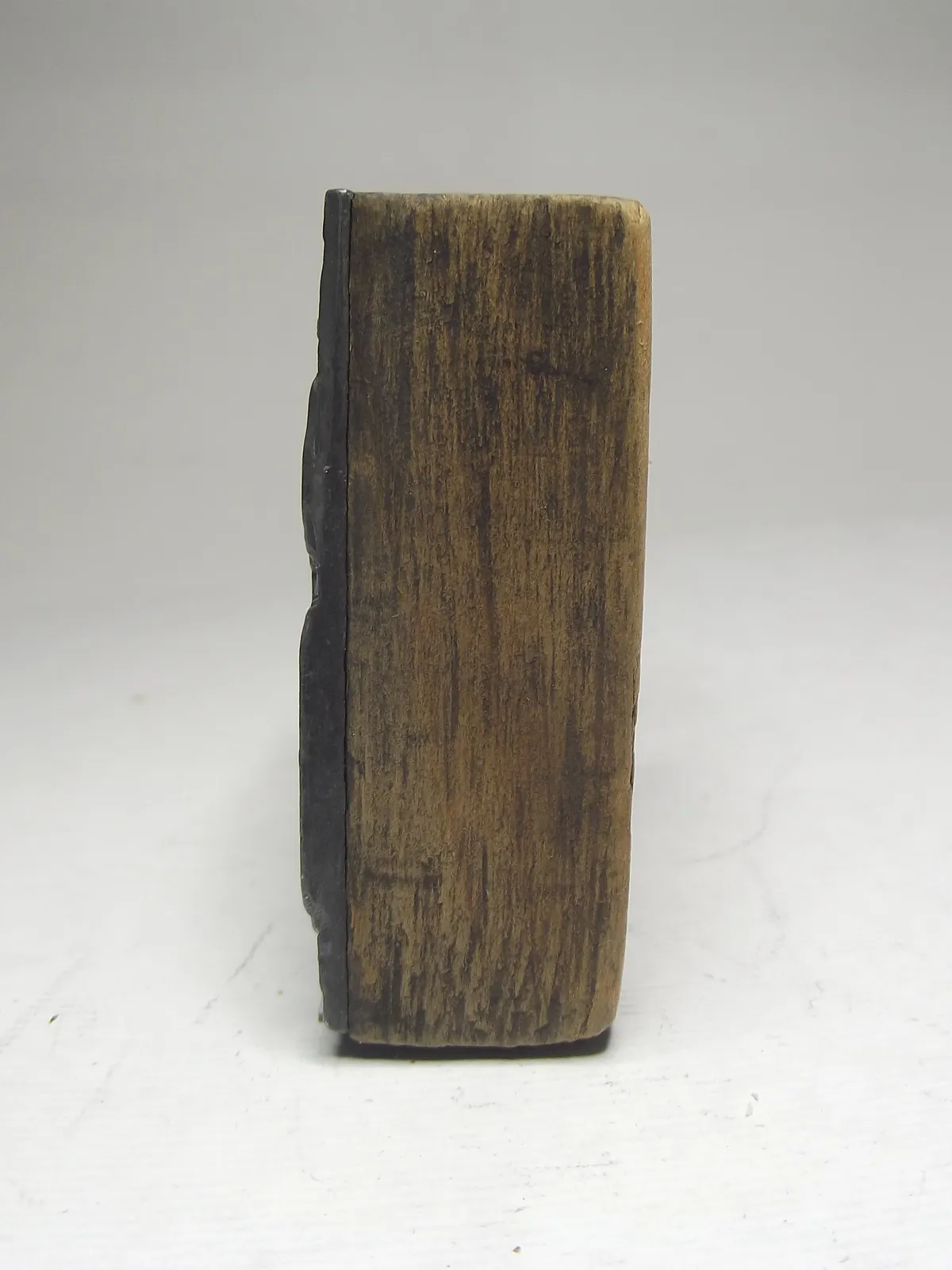 Grabado en plomo con base de madera