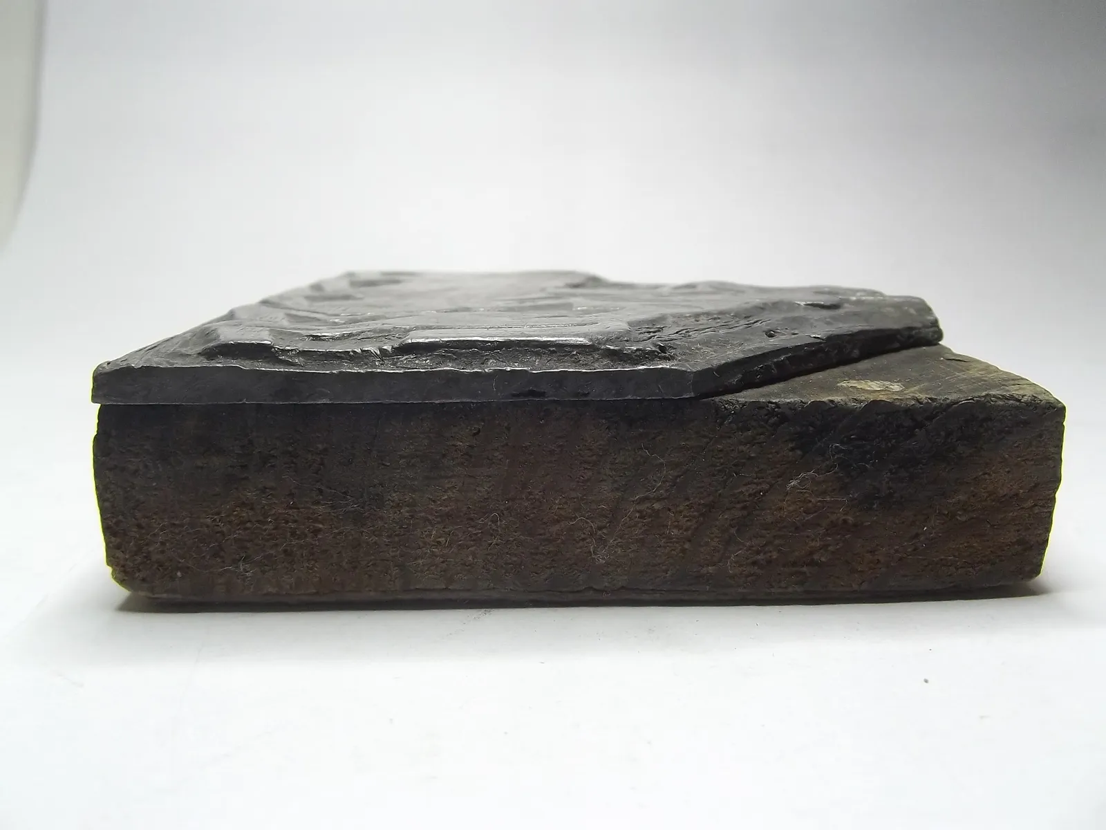 Grabado en plomo con base de madera, Manuel Manilla