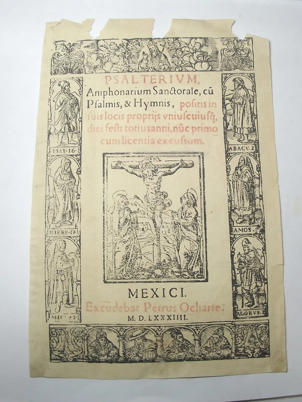 Crucifixión con el escudo de Pedro Ocharte