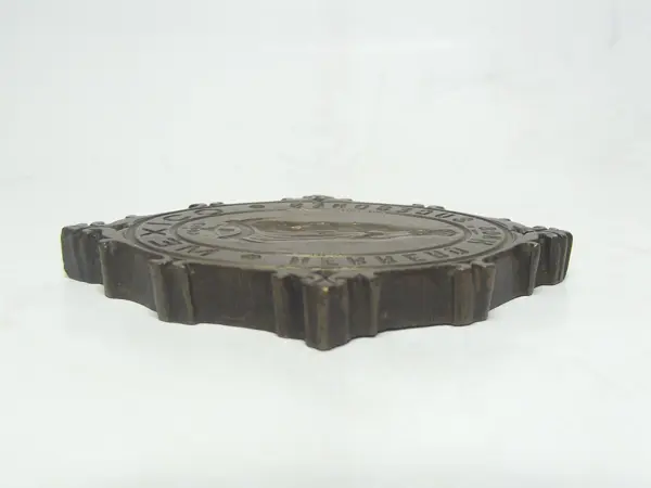 Grabado en bronce